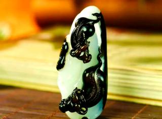 和田玉黑皮籽料:探索多款老气老熟的精品特色皮色