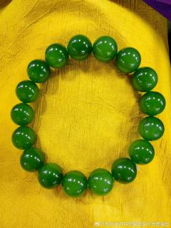 和田玉碧玉 高品质的肉料阳绿卡12mm手串上新啦!
